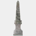 Obelisco de piedra, verde