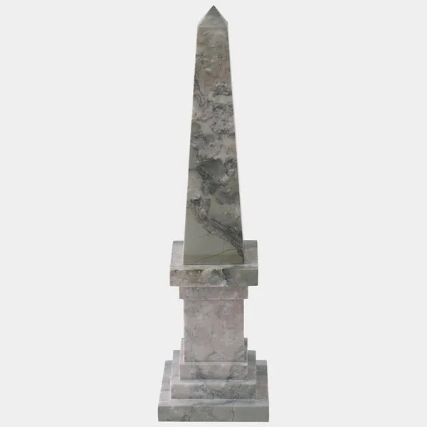 Obelisco de piedra, verde